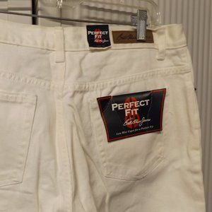 NWT, LADIES, BILL BLASS, 12M, PERFECT FIT, LOW RISE OFF WHITE CAPRI'S,